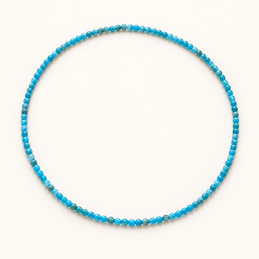 Collier en apatite bleue 4 mm - 45 cm sur fond Nacre MilAura