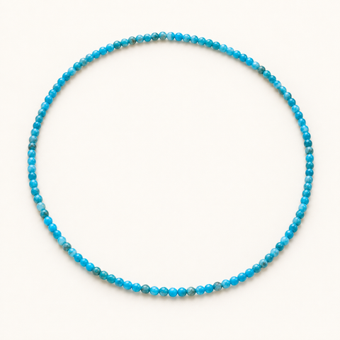 Collier en apatite bleue 4 mm - 45 cm sur fond Nacre MilAura