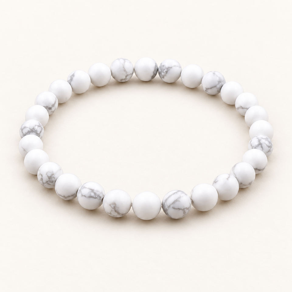 Bracelet en howlite blanche - Perles de 6 mm sur fond Nacre MilAura