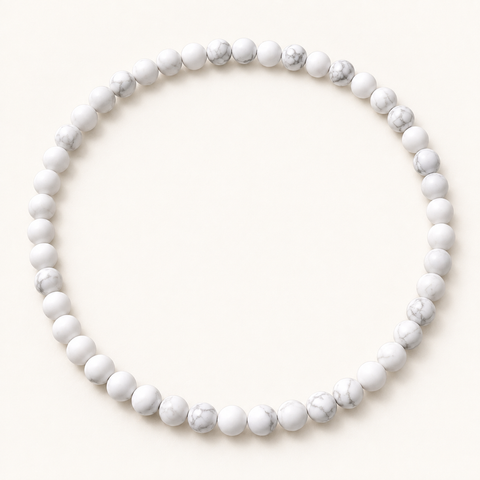Collier en howlite blanche 8 mm - 45 cm sur fond Nacre MilAura