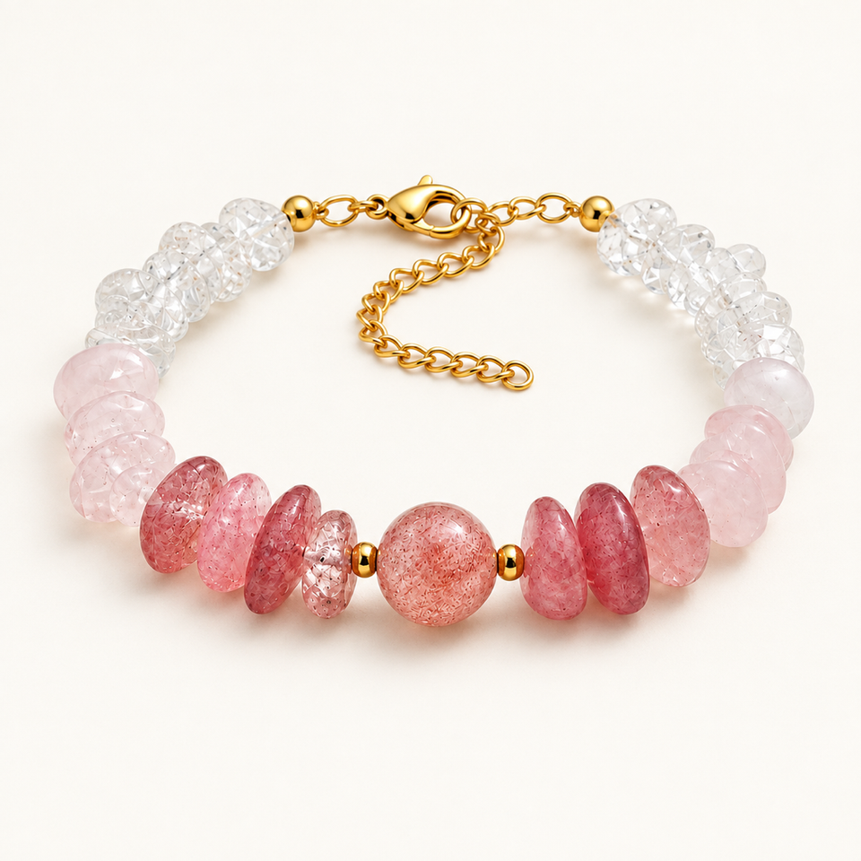 Bracelet Calysta doré en quartz rose et cristal de roche sur fond Nacre MilAura