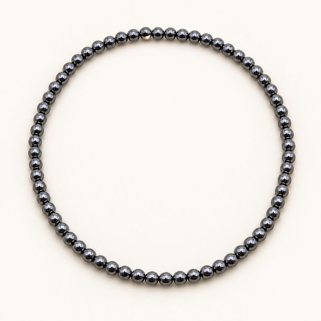 Collier en hématite 6 mm - 45 cm sur fond Nacre MilAura