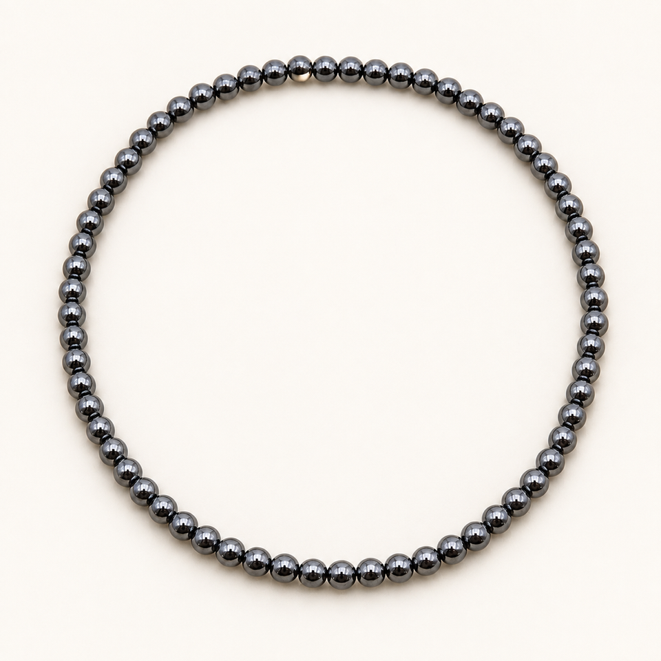 Collier en hématite 6 mm - 45 cm sur fond Nacre MilAura
