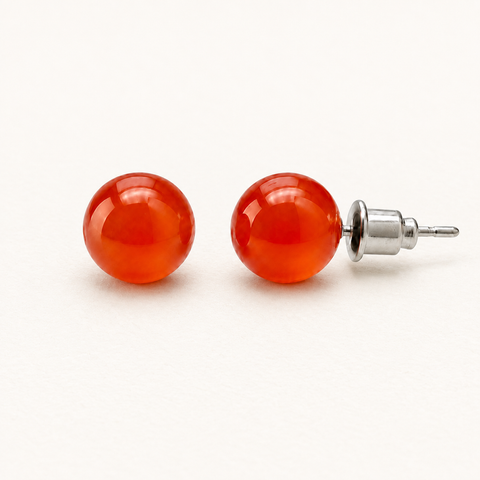 Boucles d'oreilles puces en cornaline 8 mm sur fond Nacre MilAura