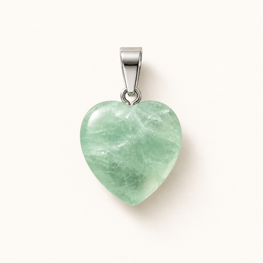 Pendentif cœur en fluorine verte 15 mm sur fond Nacre MilAura