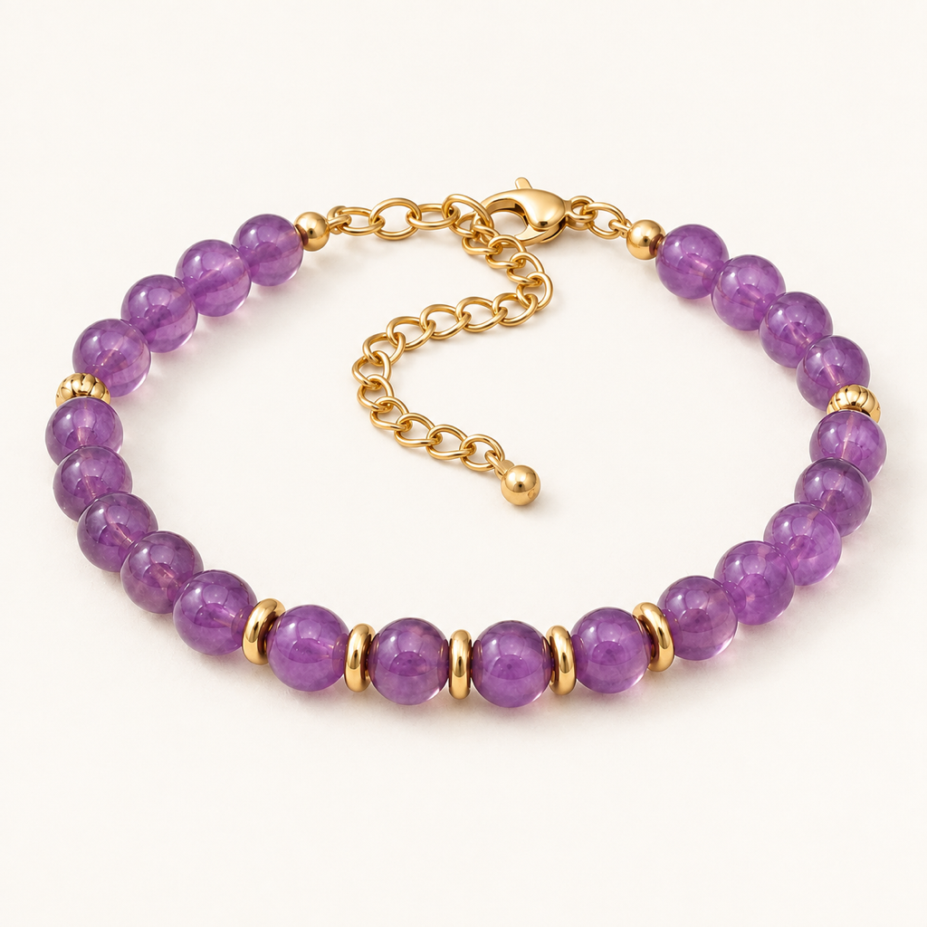 Bracelet Eira doré en améthyste 6 mm sur fond Nacre MilAura