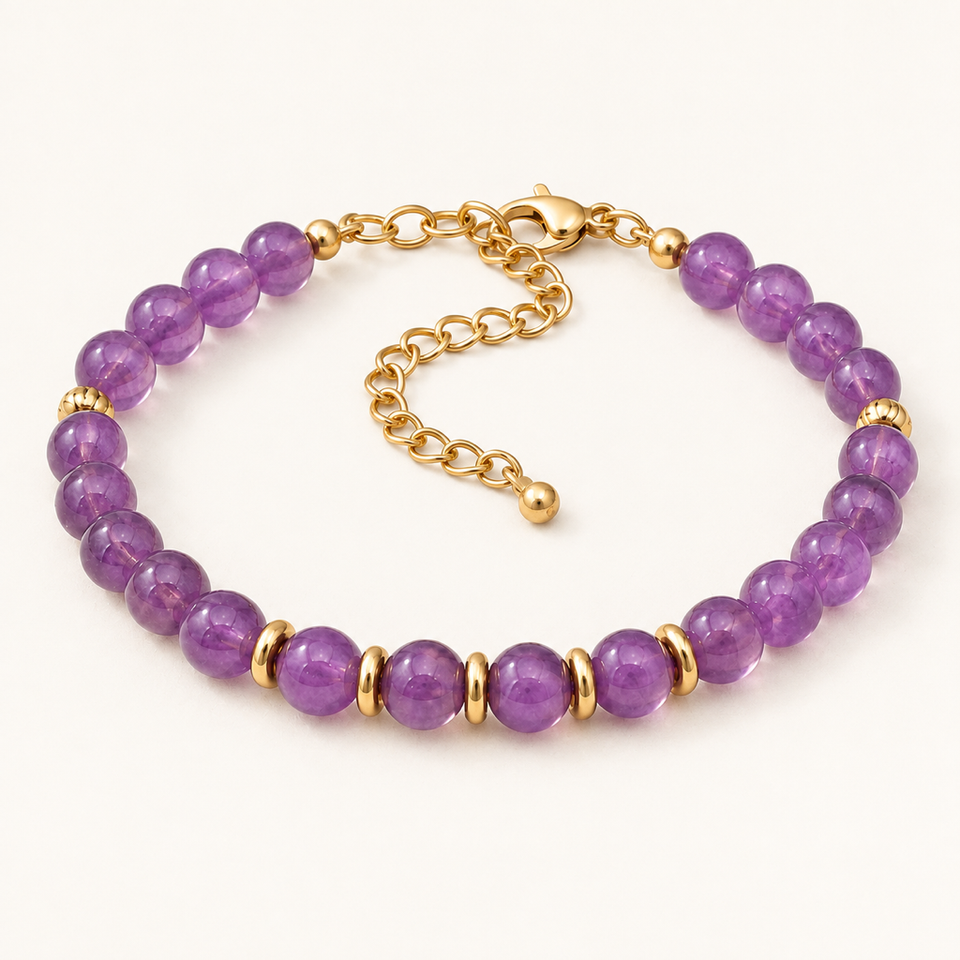 Bracelet Eira doré en améthyste 6 mm sur fond Nacre MilAura