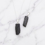 Pendentif Tourmaline Noire — Photo produit sur marbre
