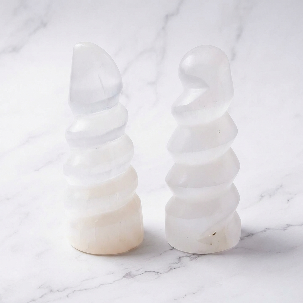 Lampe Sélénite Torsadée — Photo produit sur marbre