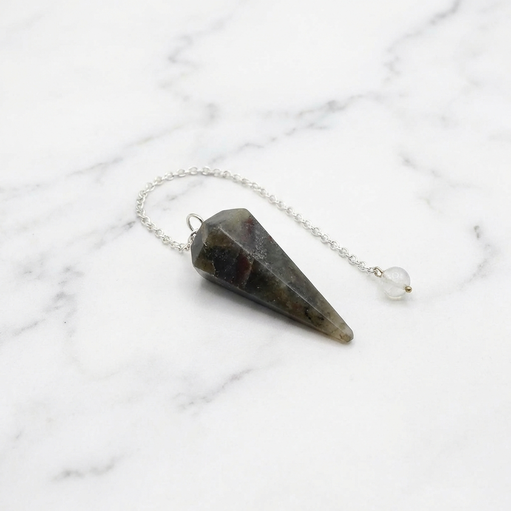 Pendule Labradorite — Photo produit sur marbre