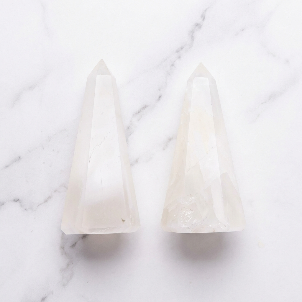 Pyramide Sélénite — Photo produit sur marbre