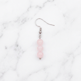 Boucles d'Oreilles Quartz Rose — Photo produit sur marbre