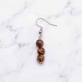 Boucles d'Oreilles Œil de Tigre — Photo produit sur marbre