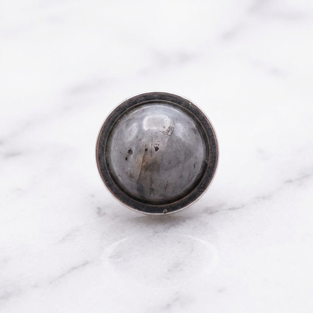 Boucles d'Oreilles Larvikite — Photo produit sur marbre