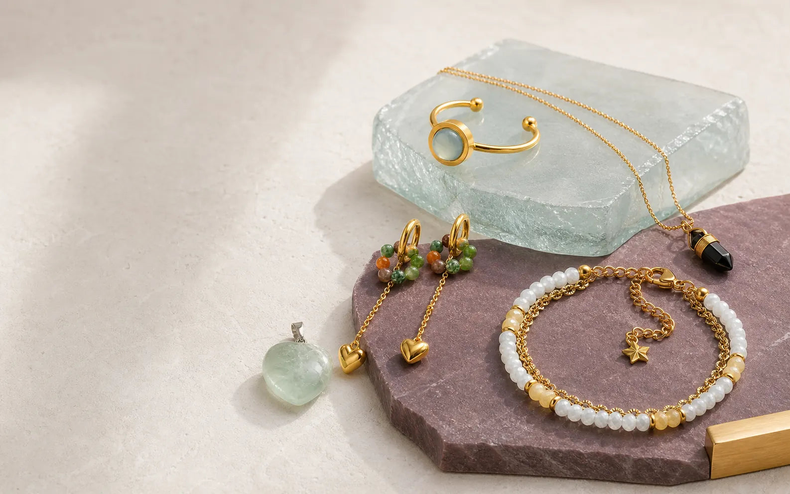 Bracelet, collier, boucles d'oreilles, bague et pendentif MilAura en pierres naturelles