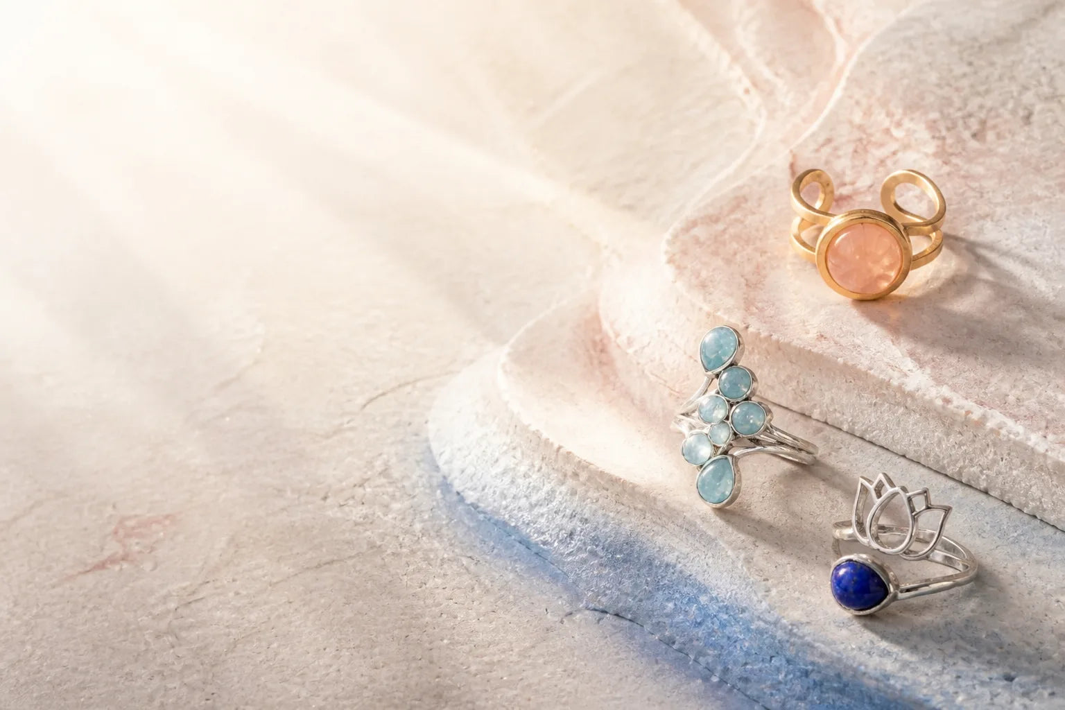 Bijoux MilAura présentés par pierre naturelle